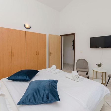 Apartments Anton Водице Екстериор снимка