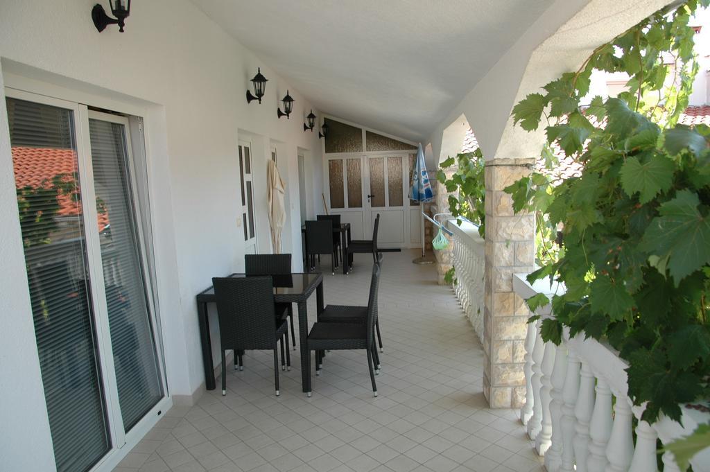 Apartments Anton Водице Екстериор снимка
