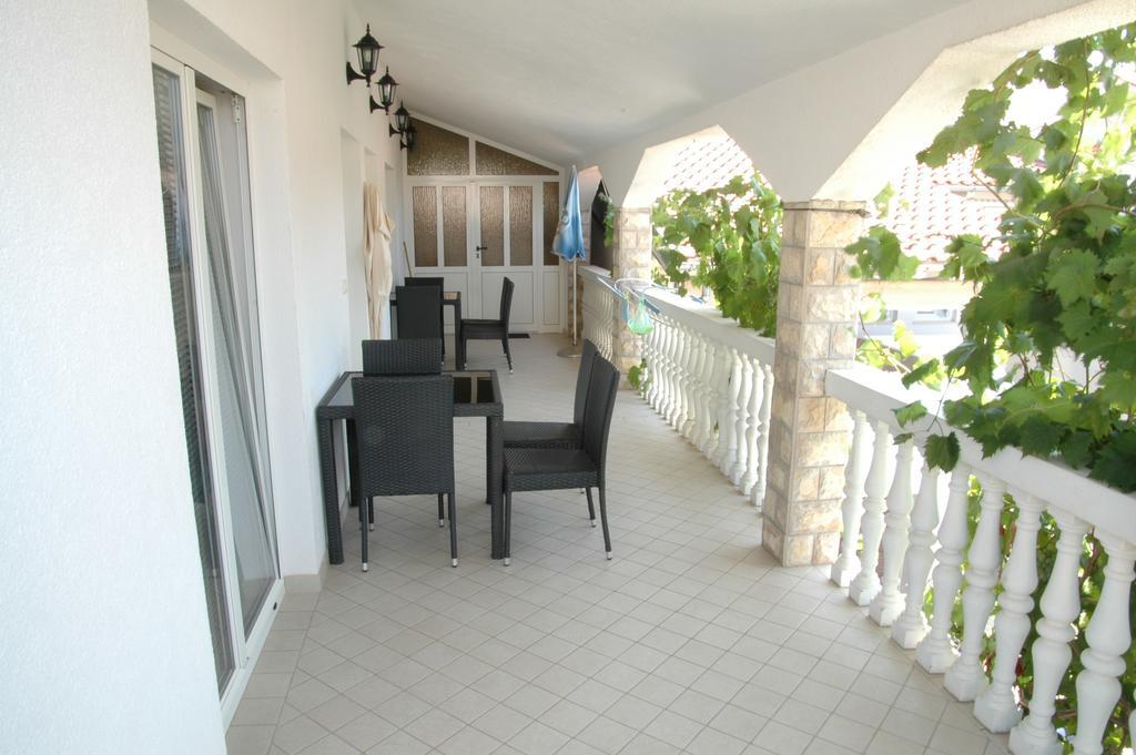 Apartments Anton Водице Екстериор снимка